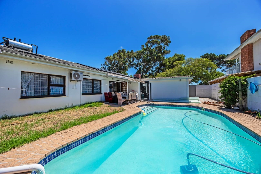 5 Bedroom Property for Sale in Panorama Western Cape